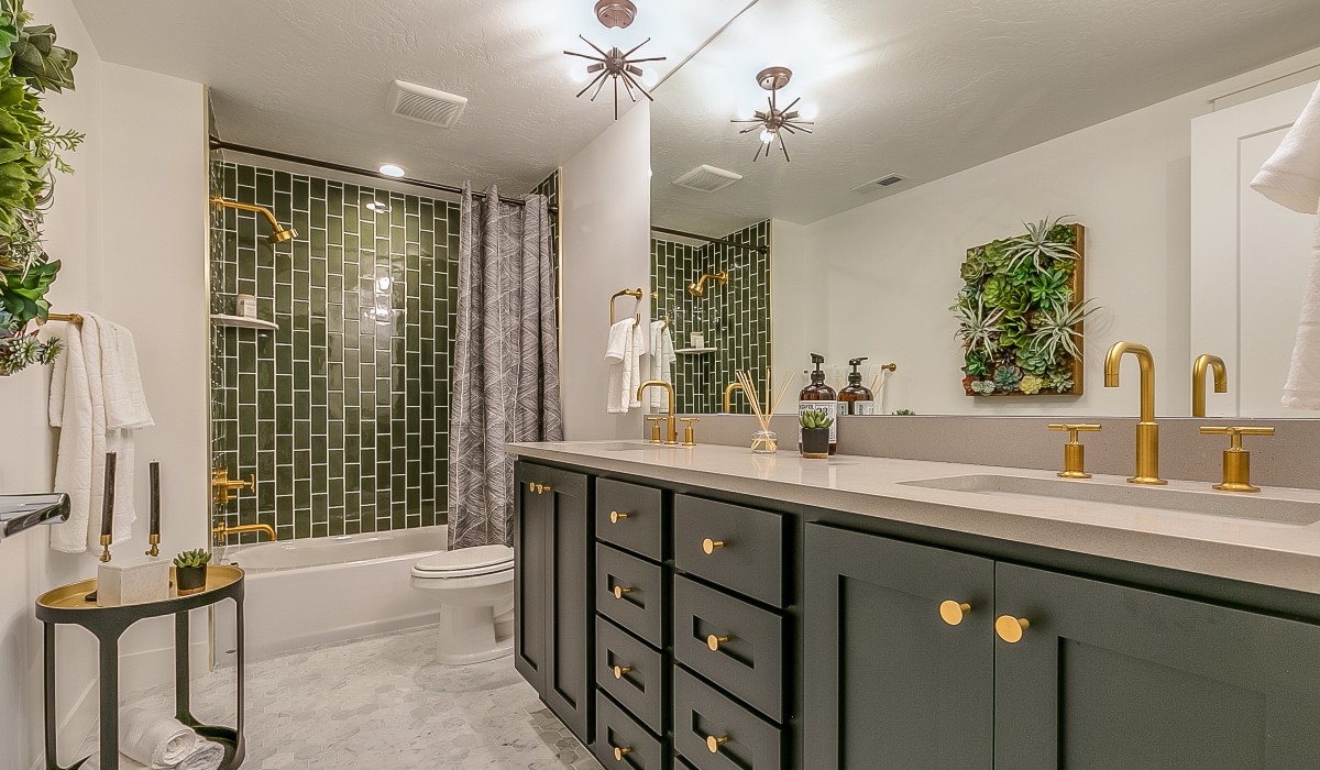 make-a-statement-with-your-bathroom-tile-independence Incorporate your bathroom with colorful tiles