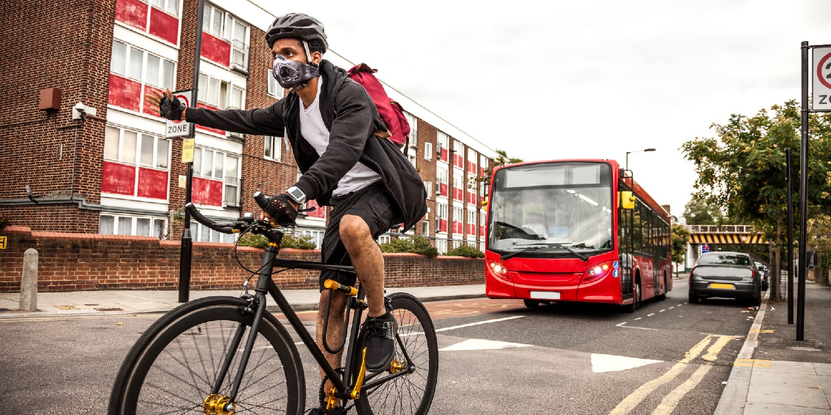 cycling-in-london the-independence Cyclist commuter wearing a pollution-mask in Central London